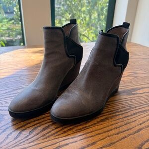 Donald Pliner 8 Wedge Boot Grey Black Leather Fabric Combo
